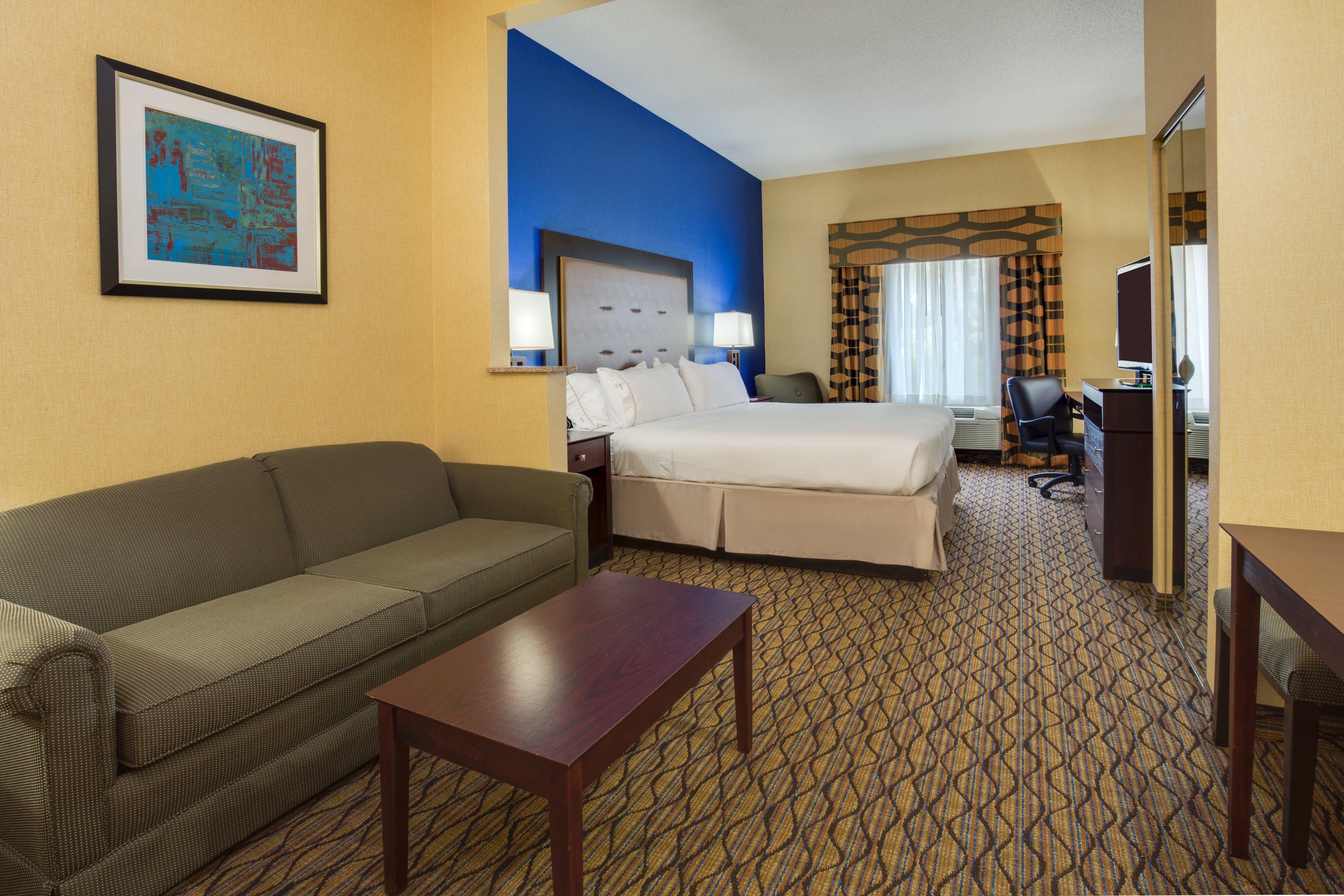 Holiday Inn Express Tower Center New Brunswick By Ihg East Brunswick Bagian luar foto