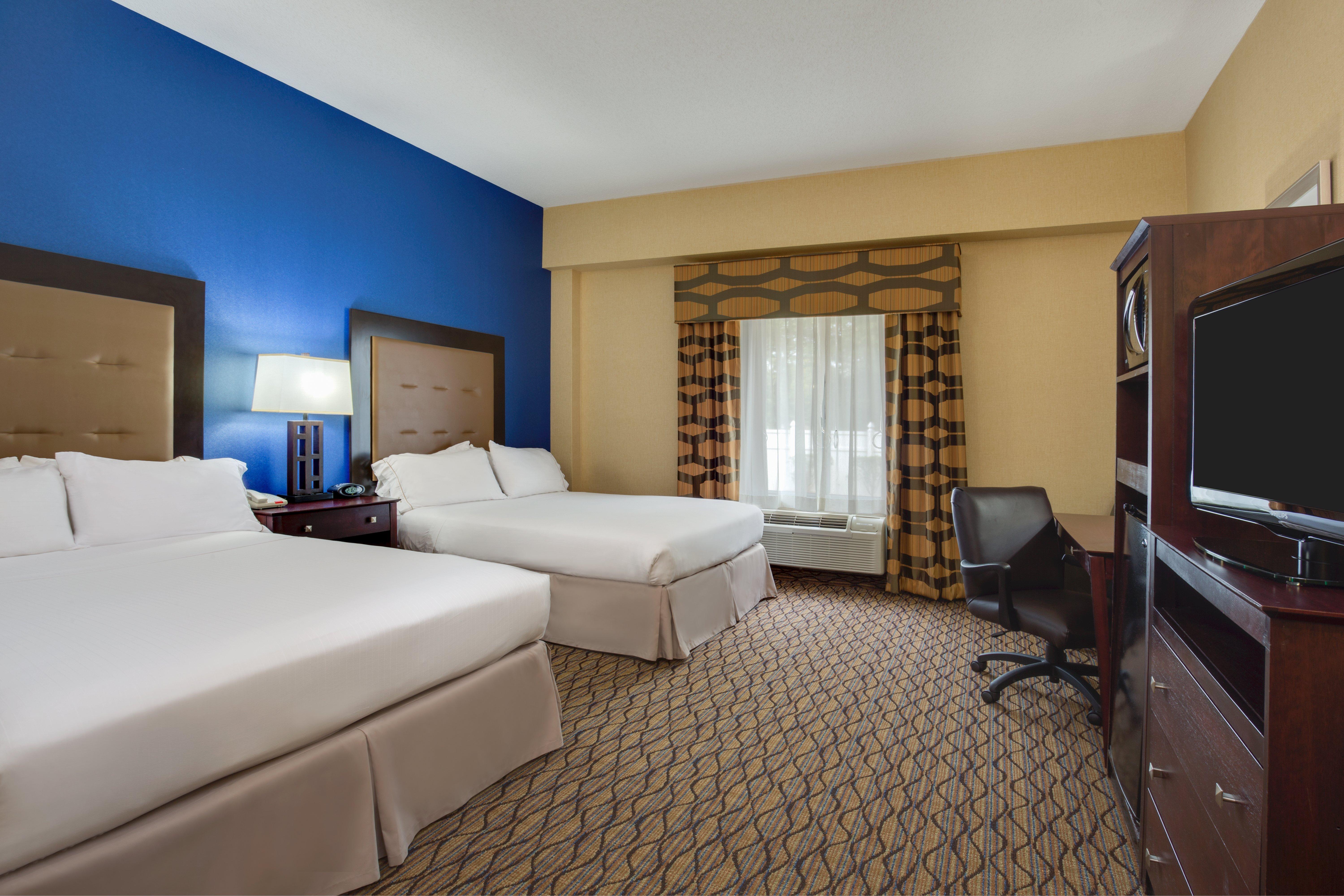 Holiday Inn Express Tower Center New Brunswick By Ihg East Brunswick Bagian luar foto