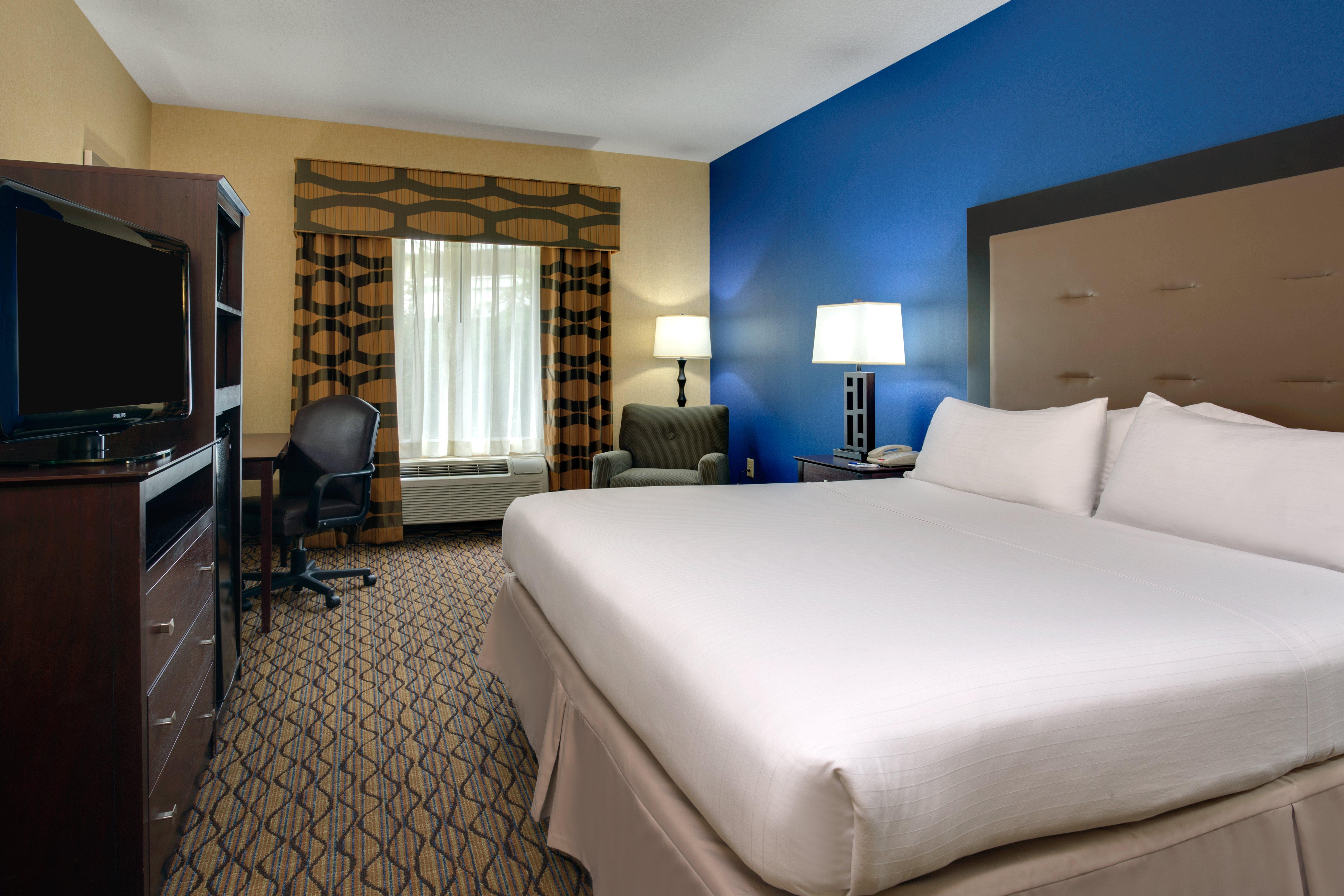 Holiday Inn Express Tower Center New Brunswick By Ihg East Brunswick Bagian luar foto