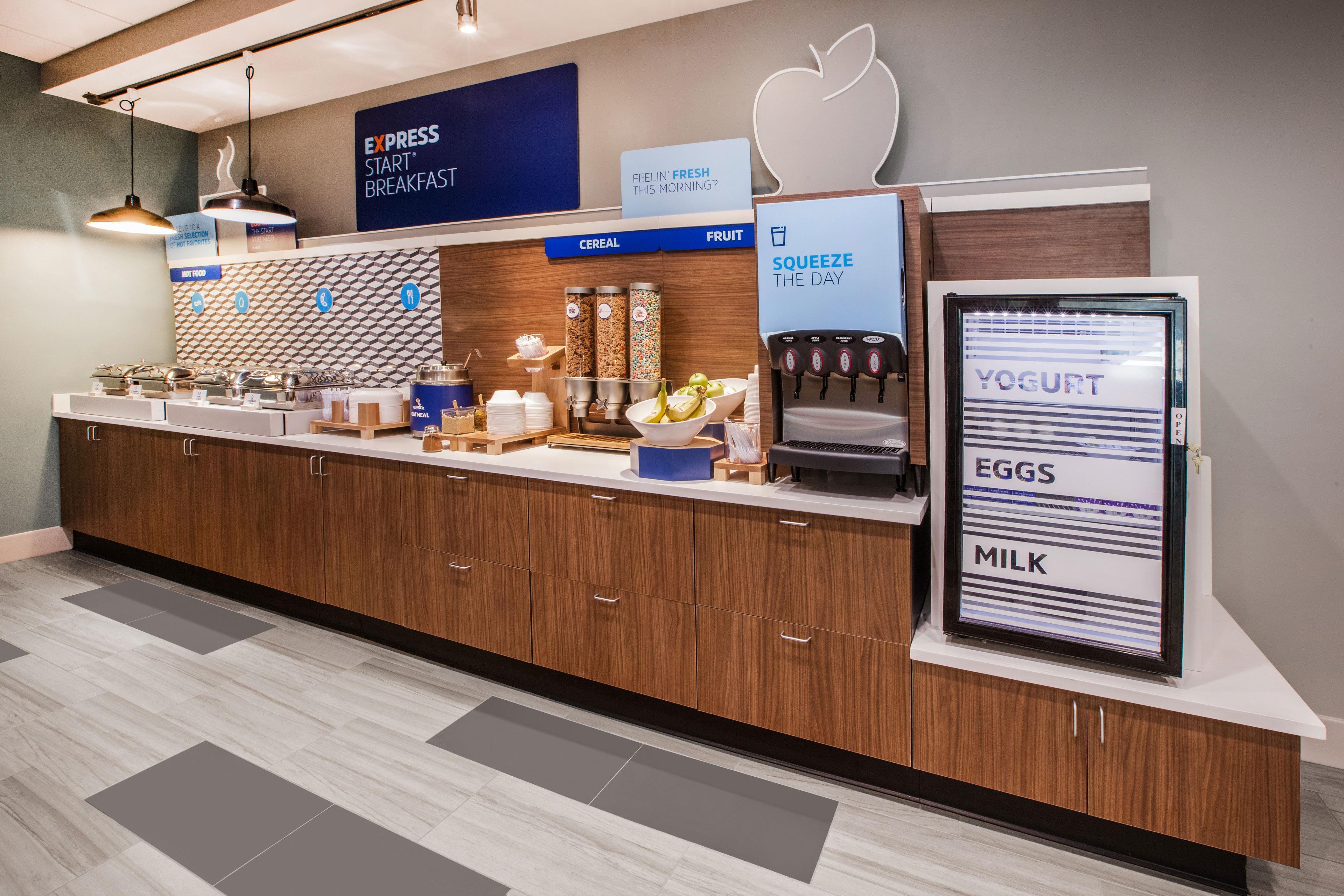 Holiday Inn Express Tower Center New Brunswick By Ihg East Brunswick Bagian luar foto