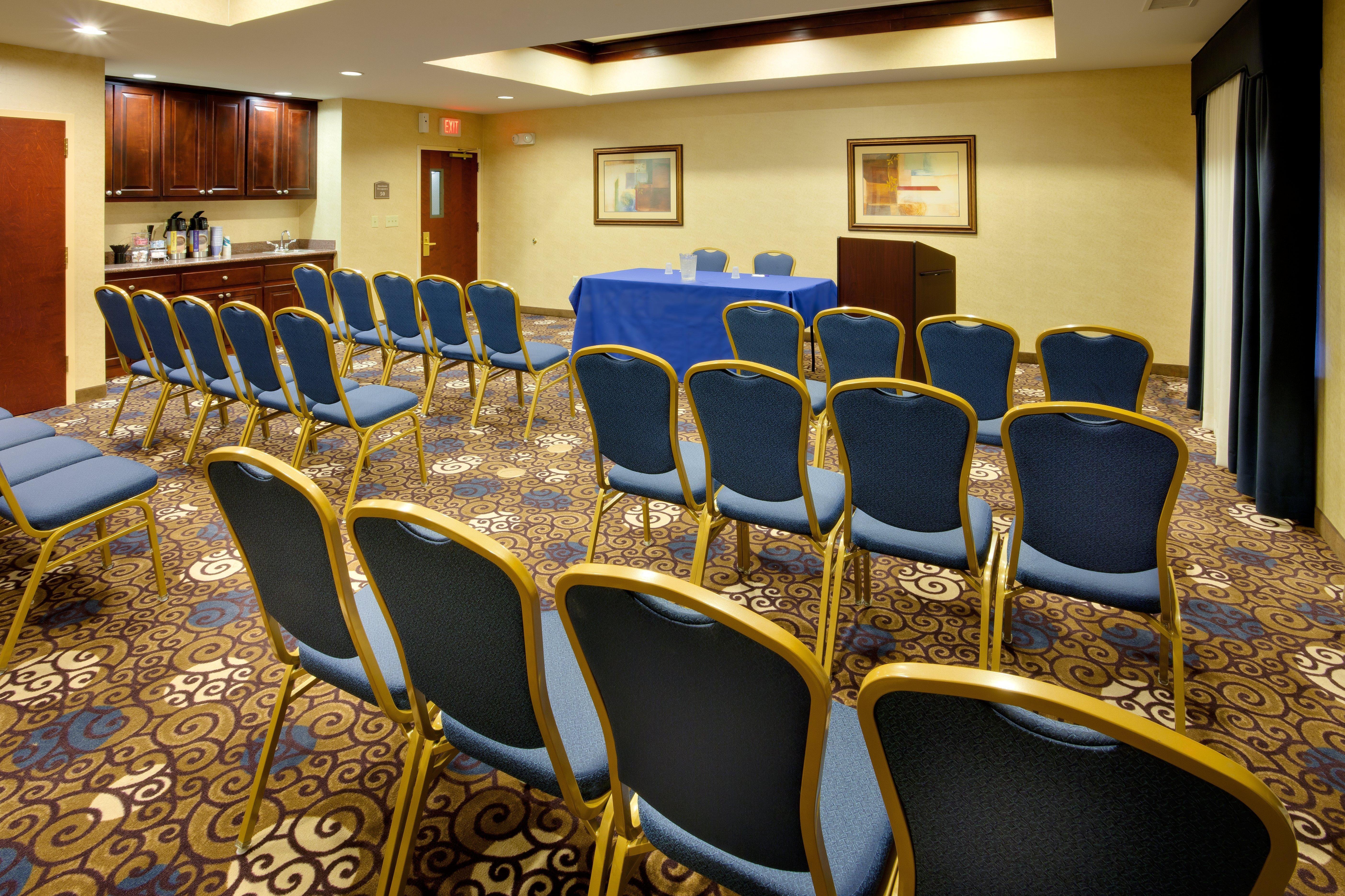 Holiday Inn Express Tower Center New Brunswick By Ihg East Brunswick Bagian luar foto