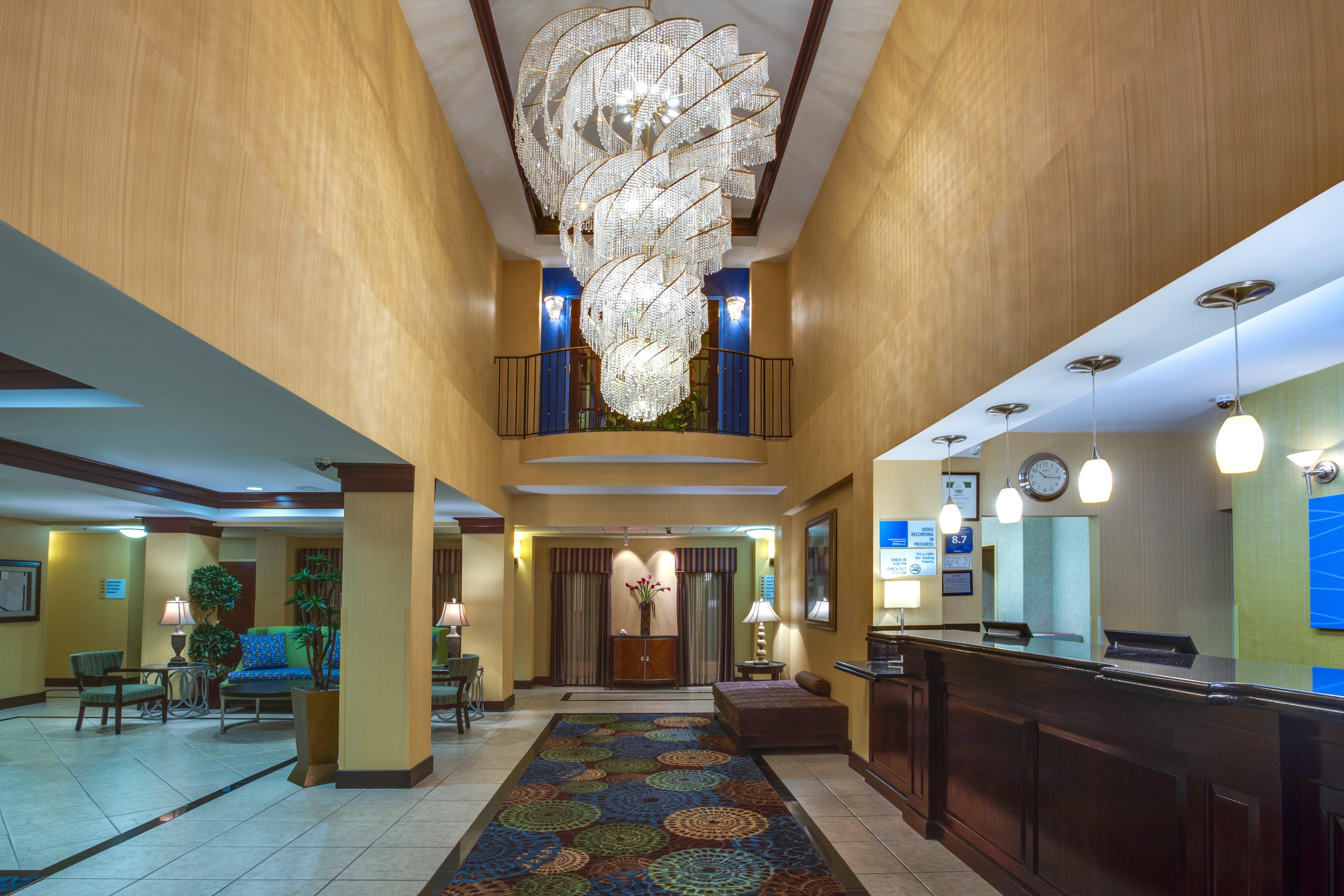 Holiday Inn Express Tower Center New Brunswick By Ihg East Brunswick Bagian luar foto