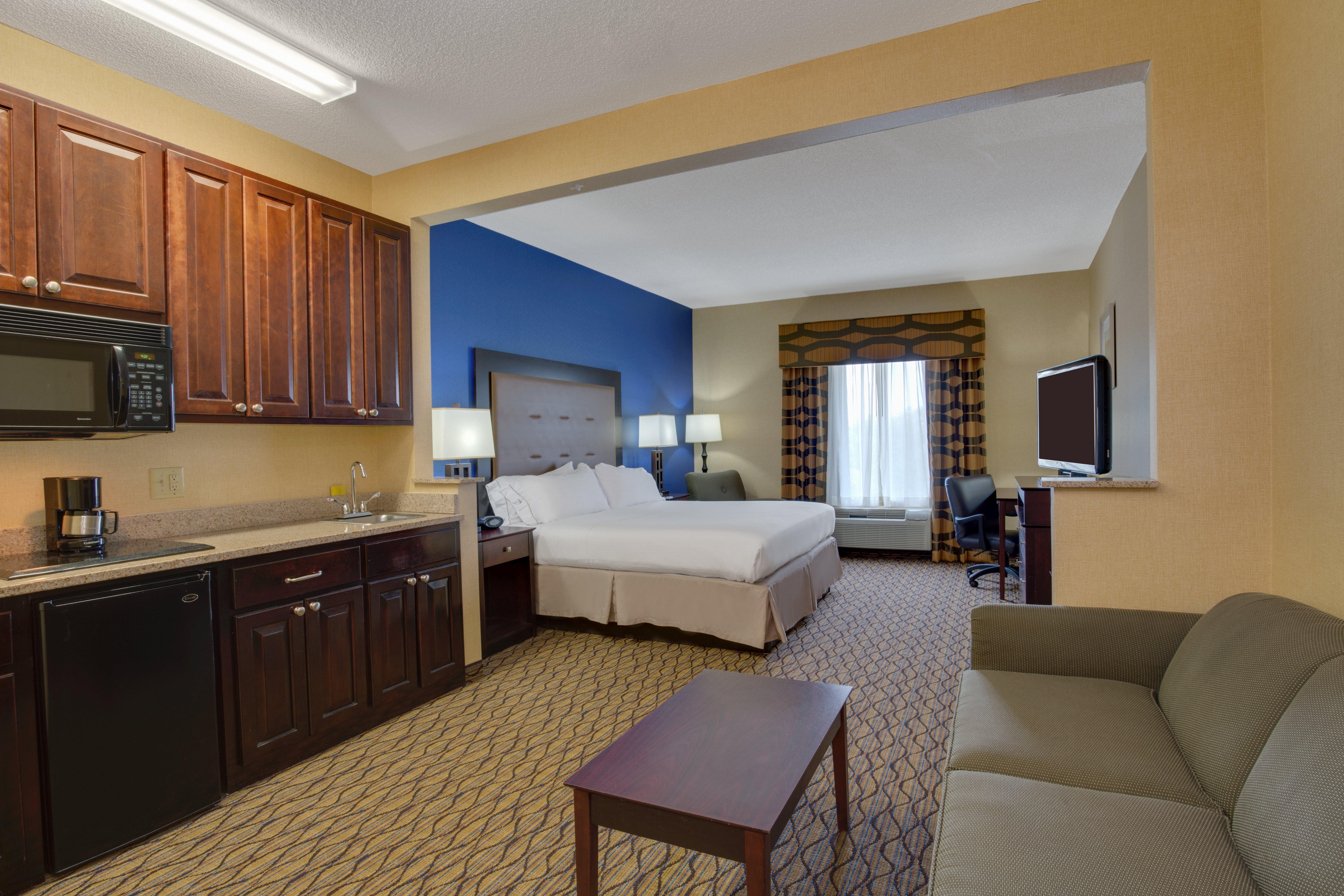 Holiday Inn Express Tower Center New Brunswick By Ihg East Brunswick Bagian luar foto