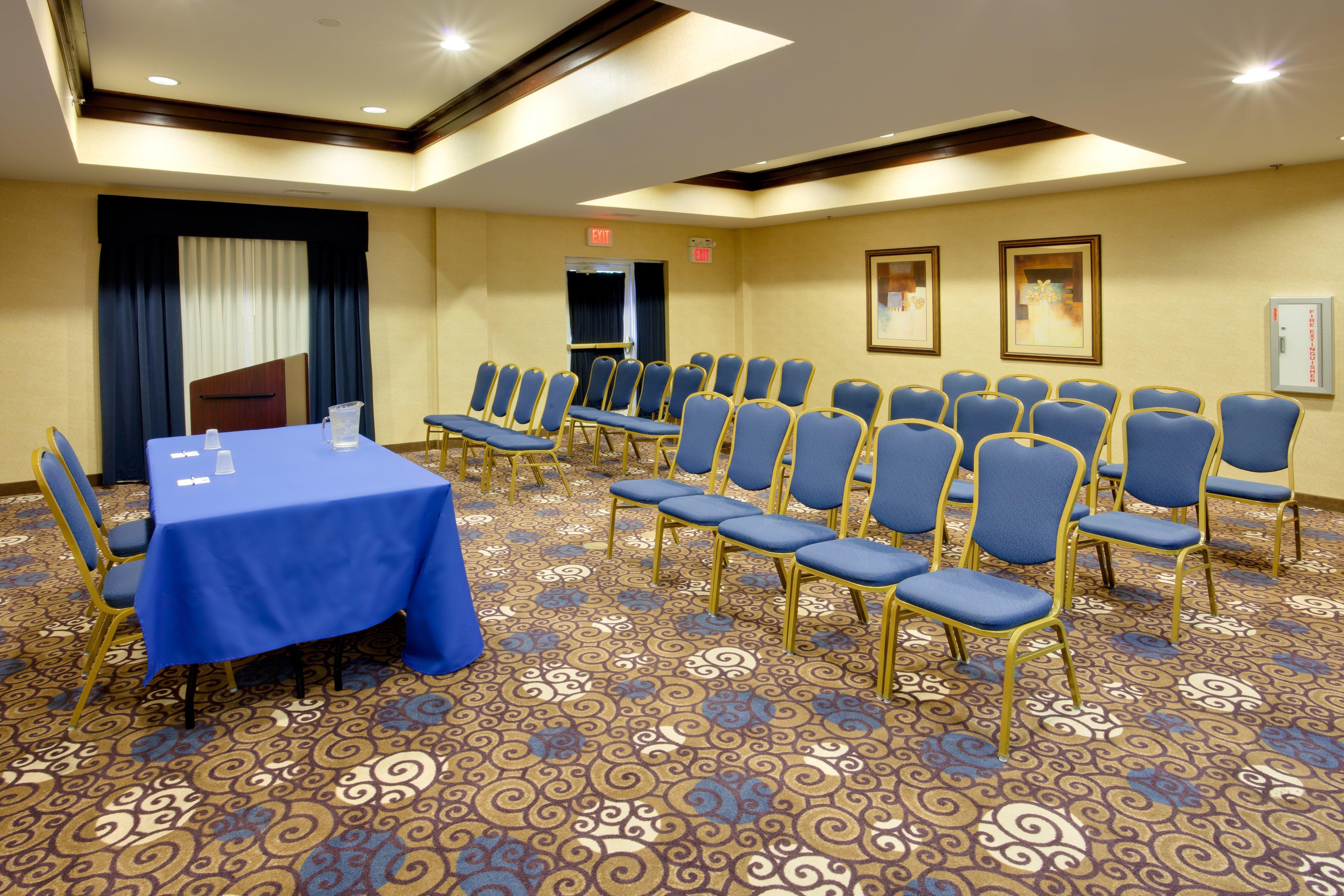 Holiday Inn Express Tower Center New Brunswick By Ihg East Brunswick Bagian luar foto