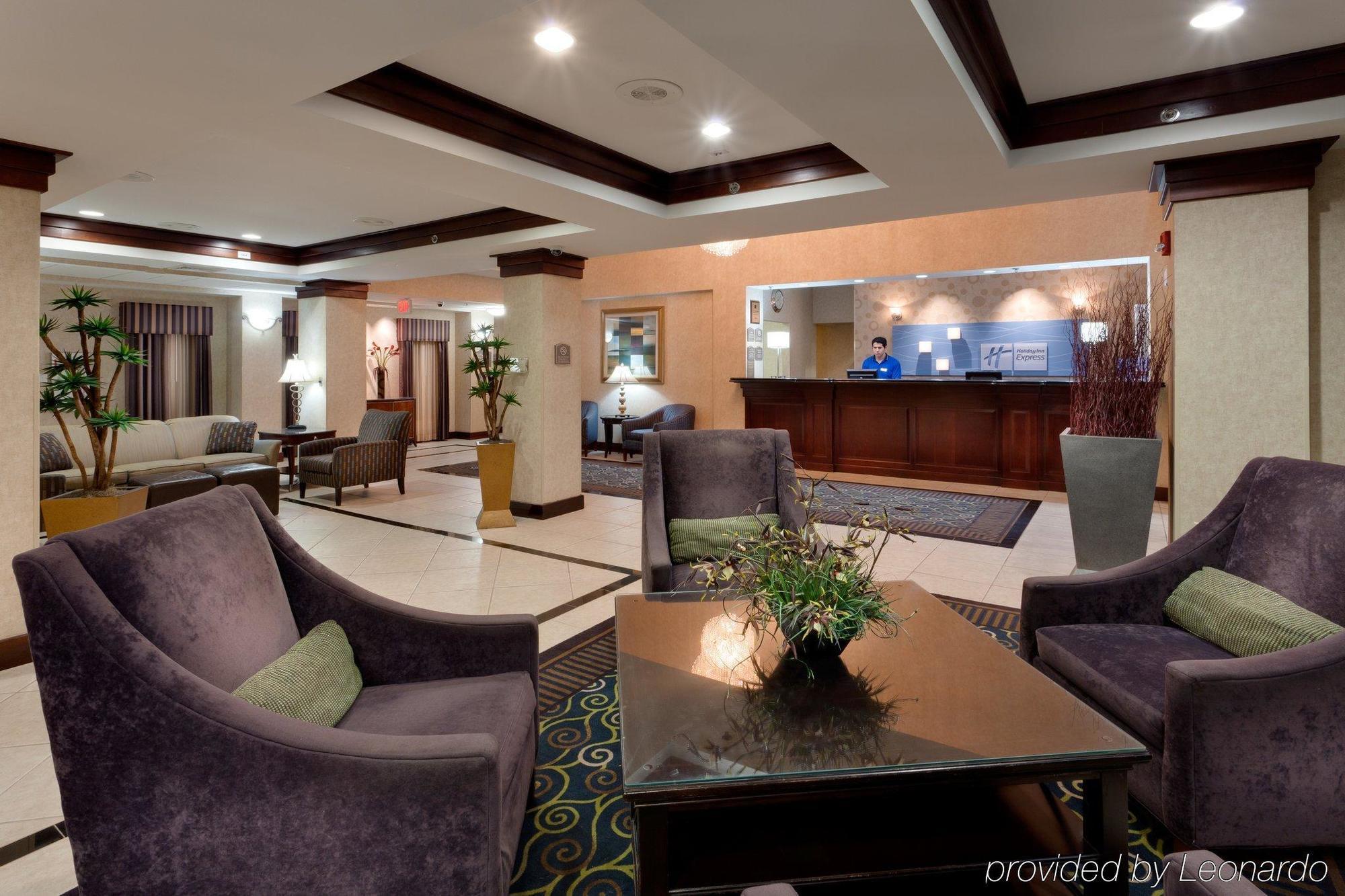 Holiday Inn Express Tower Center New Brunswick By Ihg East Brunswick Bagian luar foto