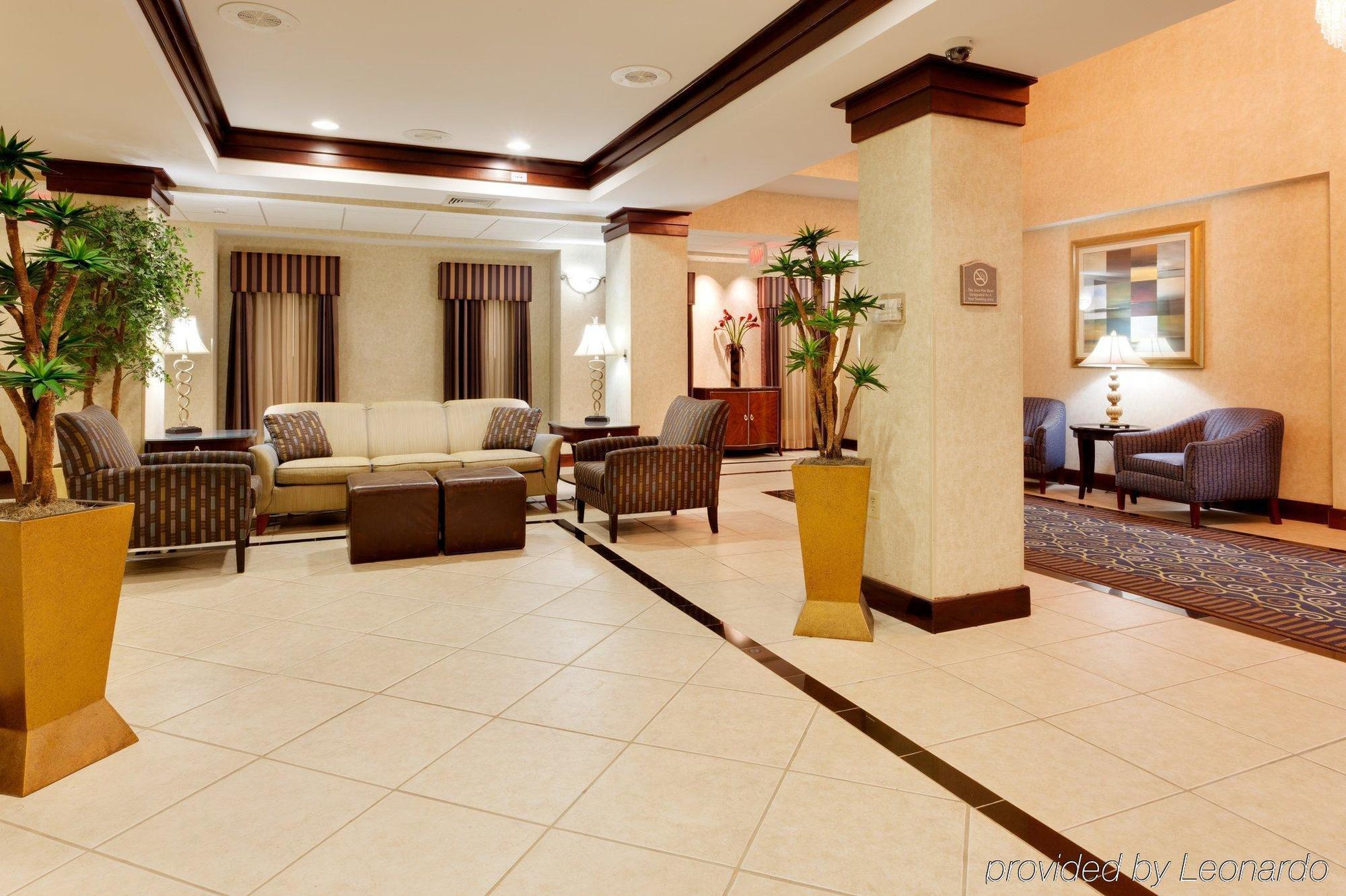 Holiday Inn Express Tower Center New Brunswick By Ihg East Brunswick Bagian luar foto