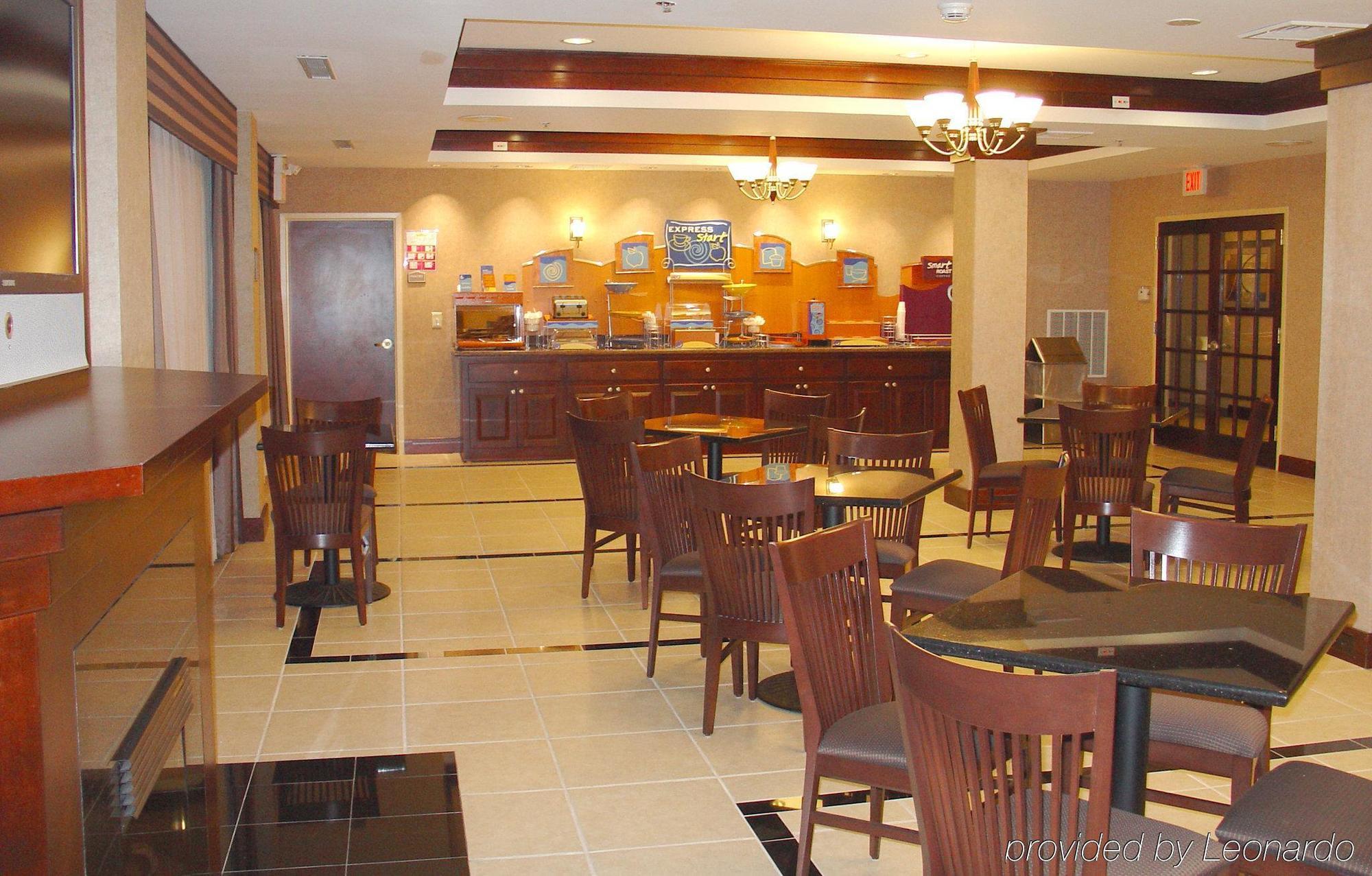 Holiday Inn Express Tower Center New Brunswick By Ihg East Brunswick Bagian luar foto
