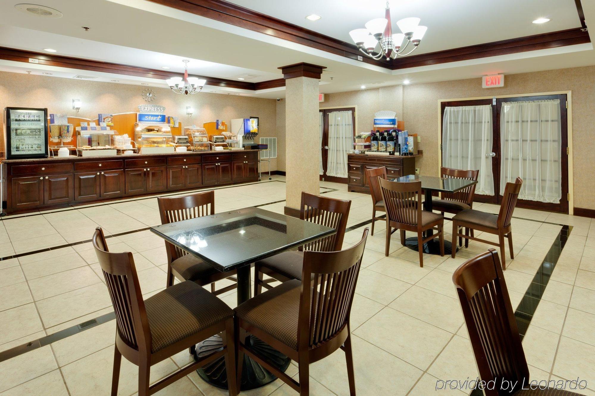 Holiday Inn Express Tower Center New Brunswick By Ihg East Brunswick Bagian luar foto