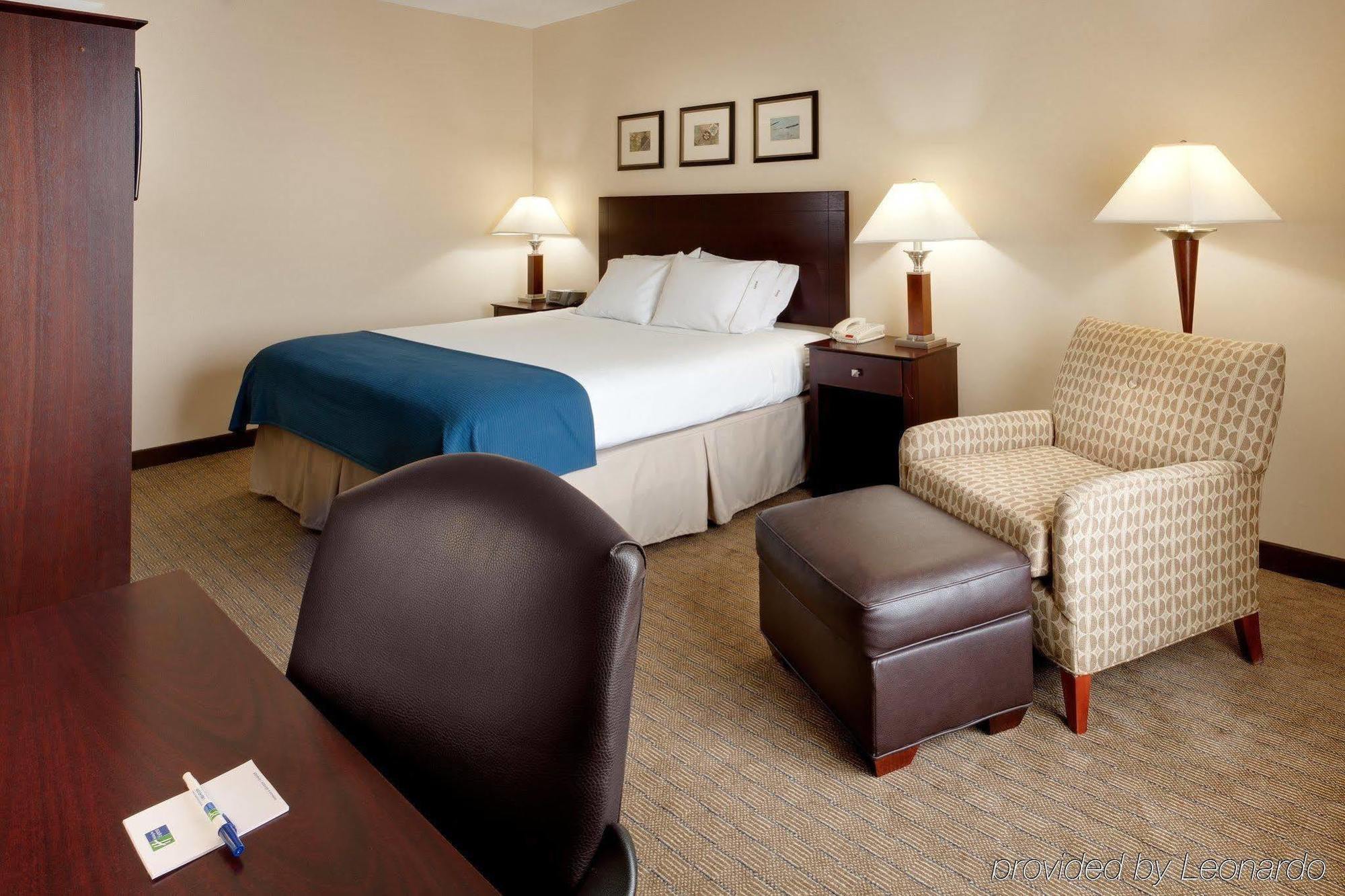 Holiday Inn Express Tower Center New Brunswick By Ihg East Brunswick Ruang foto