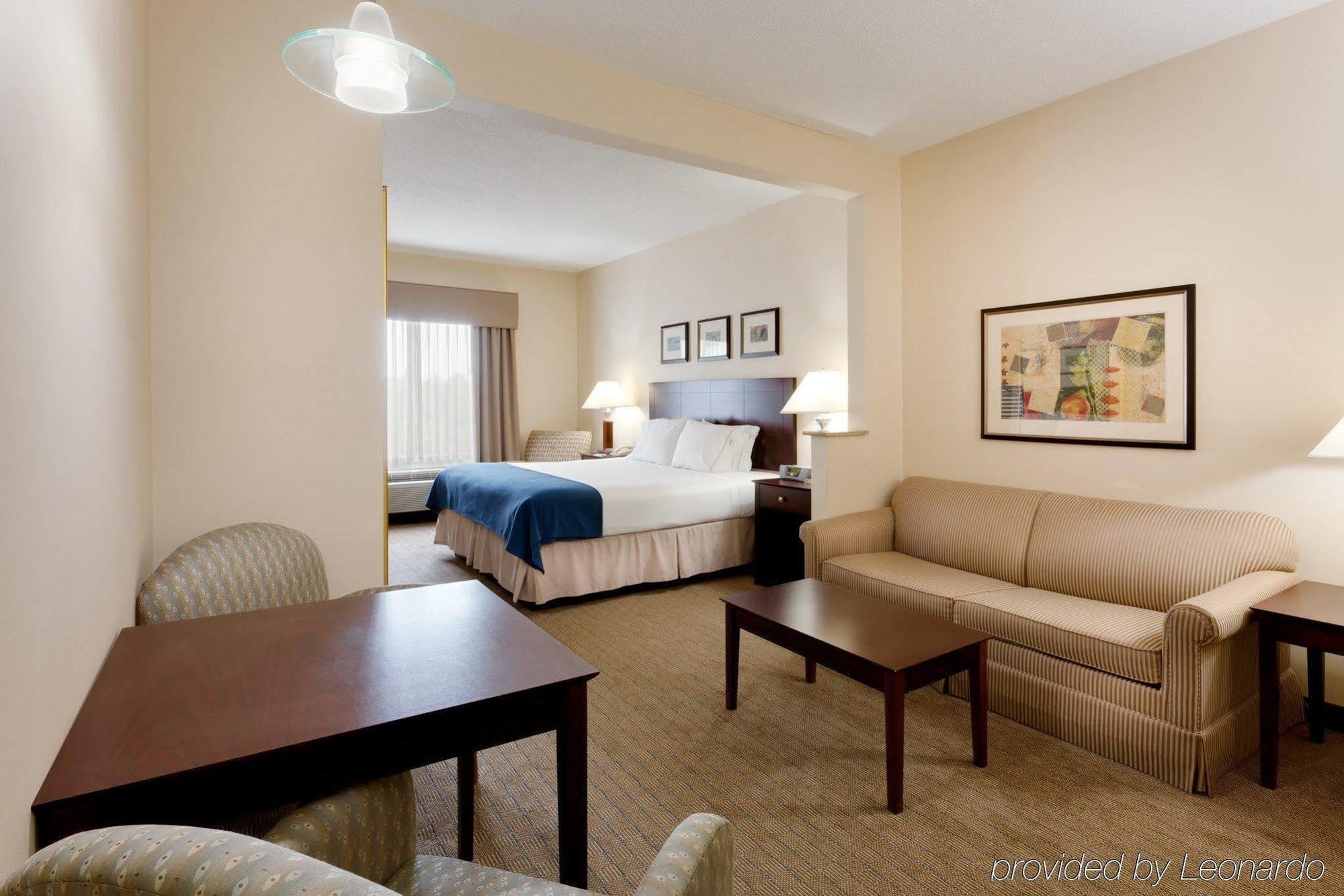 Holiday Inn Express Tower Center New Brunswick By Ihg East Brunswick Bagian luar foto